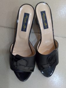 Handwoven Raffia Sandals – Natural Beige